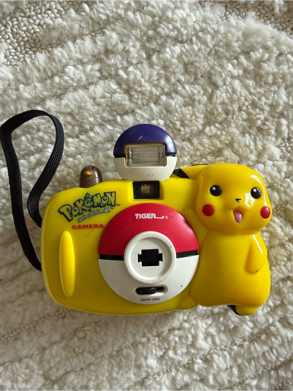 vintage 1999 Tiger Electronics Pokémon Pikachu 35mm Flash Film Camera